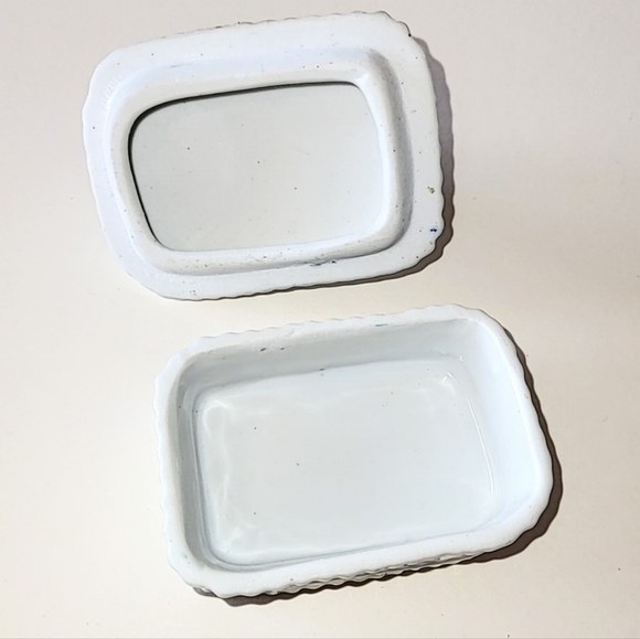 FLORAL CERAMIC TRINKET BOX or JEWELRY BOX - VINTAGE - Picture 5 of 12